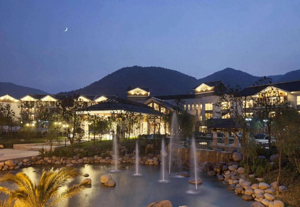 Hot Spring Travel Guide: Tangshan Hot Spring Tourist Resort