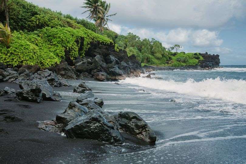 Hawaii Travel Vacation Guide 2025:10 Beautiful Places You Should Not Miss