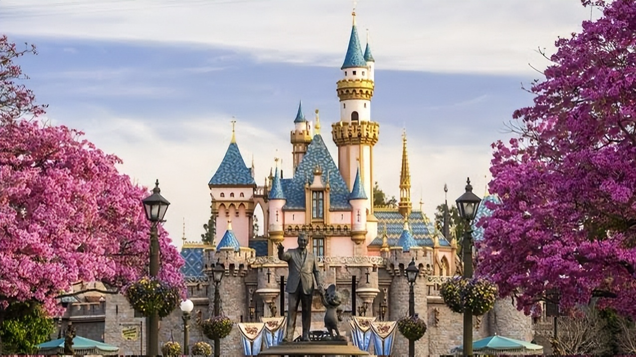 Famous US Attractions: The Top 10 Must-Visit Places in America - you can't say you've truly been to America without visiting these!