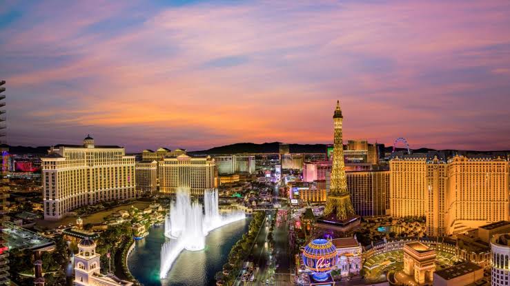 Famous US Attractions: The Top 10 Must-Visit Places in America - you can't say you've truly been to America without visiting these!