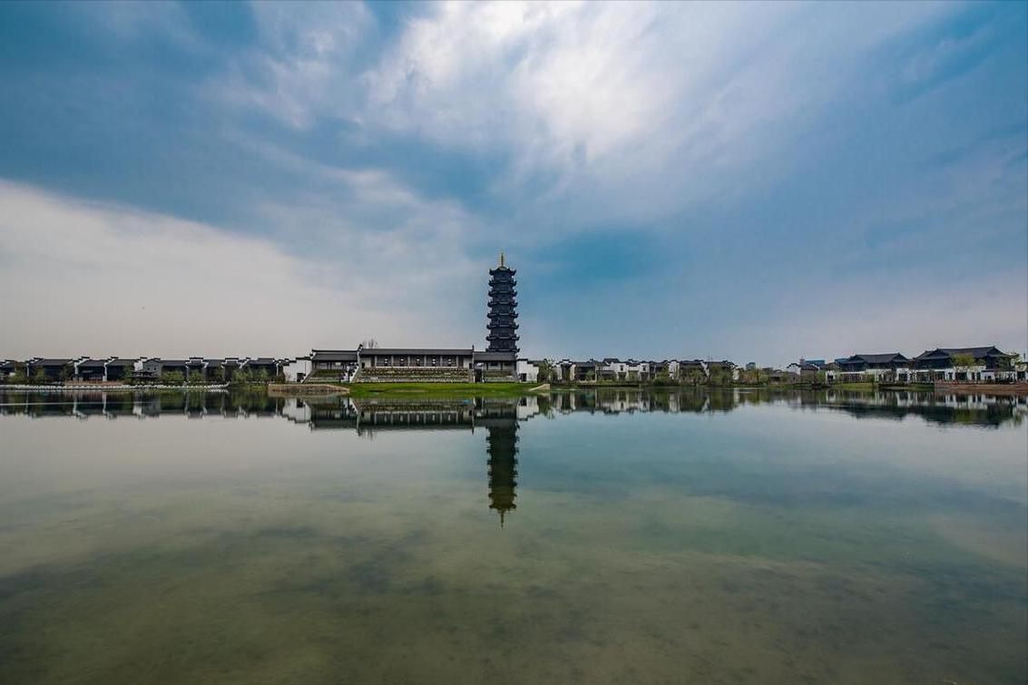 Wuhu Travel Guide: 2025 Complete Guide to Wuhu's 8 Must-Visit Hidden Gems - Fireworks Ancient Town × Cliff Walkway × Vast Flower Fields