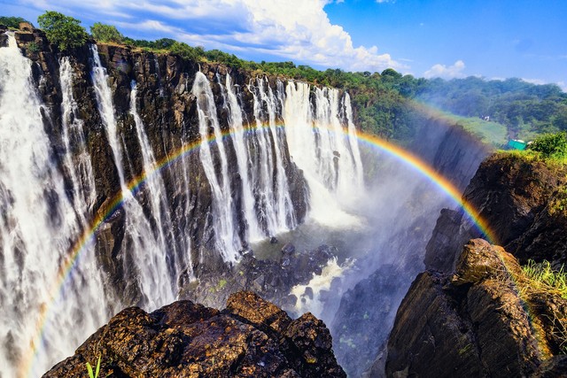 Top Tourist Destinations: The World's 10 Most Popular Attractions Revealed! Visiting 3 is considered passing, while visiting all of them makes you a true travel expert.