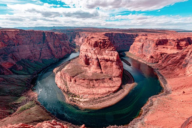 Top Tourist Destinations: The World's 10 Most Popular Attractions Revealed! Visiting 3 is considered passing, while visiting all of them makes you a true travel expert.